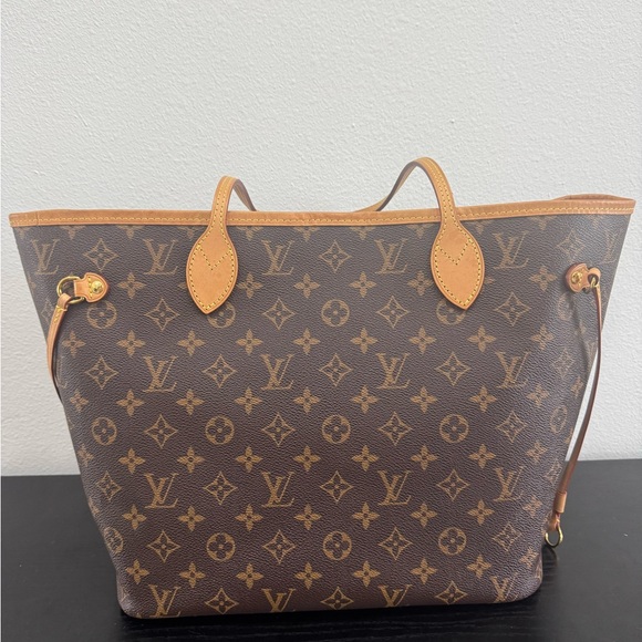 Louis Vuitton Neverfull MM - Picture 2 of 8